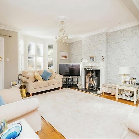 3 Bedroom Cottage In Sunninghill, Ascot Bagian luar foto