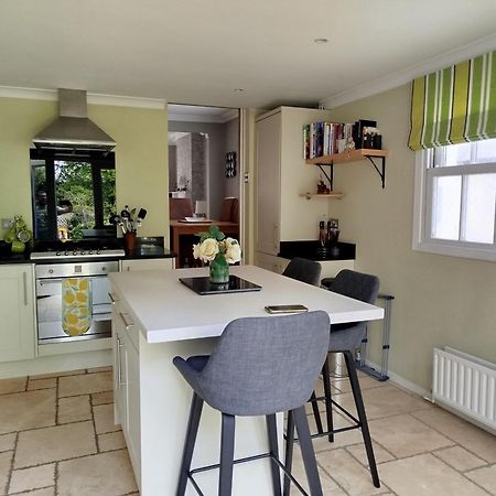 3 Bedroom Cottage In Sunninghill, Ascot Bagian luar foto